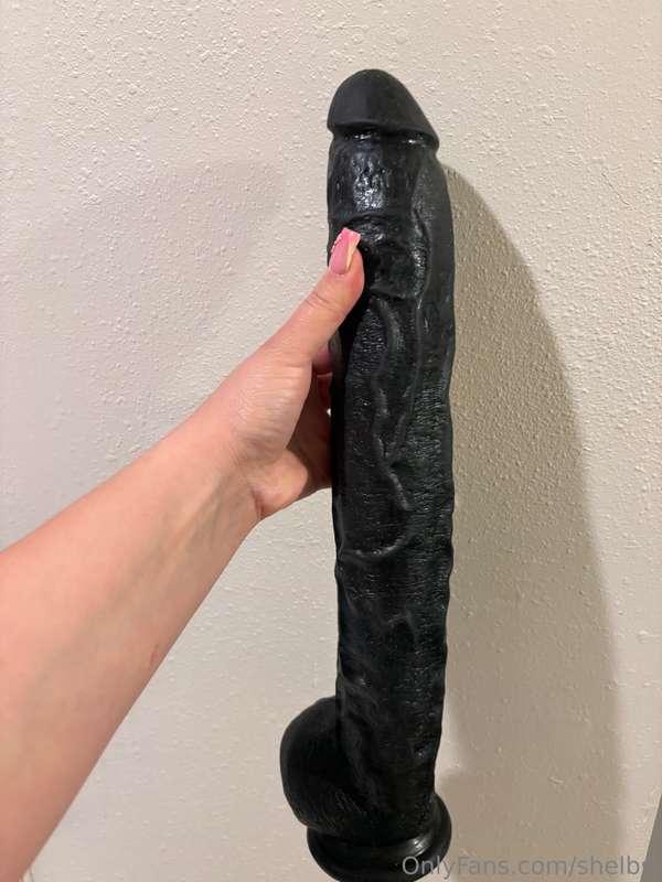 Watch me titty fuck this 17 INCH DICCKKKKK🤭 in my new post!!..