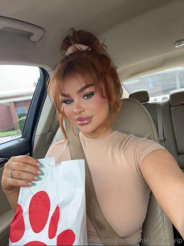 How do you like my messy bun?🤭