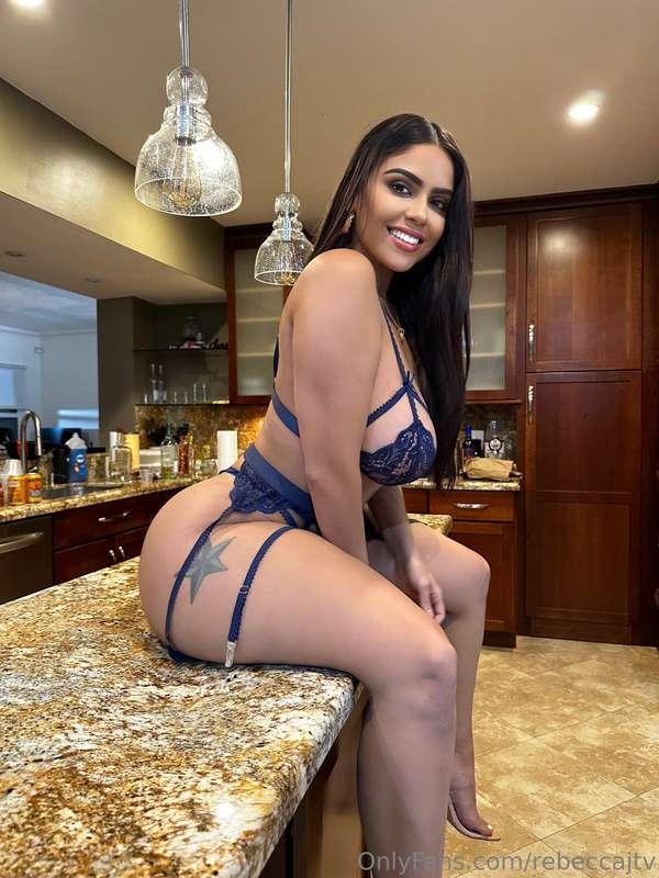 Looking for a midnight snack sweetie? 💙😻