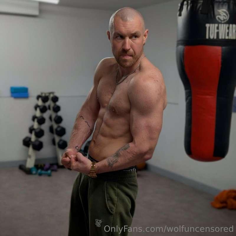 Do you like your men with muscles and a massive cock? 😈