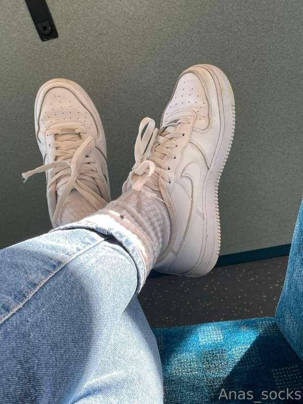 Another day in these Nike airforces and they are stinky af 😷..