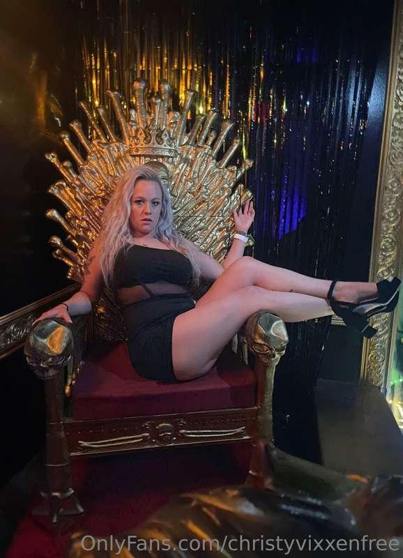 Come spoil me daddy, I want to be extra naughty for you and ..