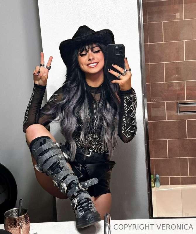 yee’d a little too haw’d the other night ….. chat, is she gi..