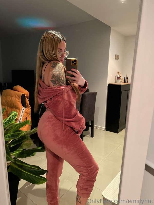 Mirror, mirror… should I take it off? 👀