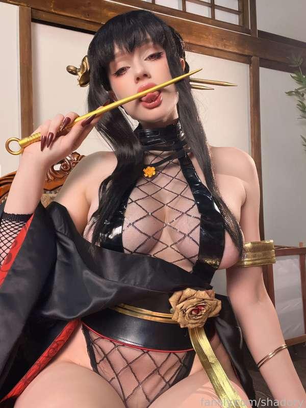 "Do you want to serve me today, little puppy?" 

I still have delicious photos from the Yor photoshoot! 🔥 It was a divinely cool photoshoot, where I experienced a bit of horny (all because of the suit, which was extremely tight in the pussy area) 🤭 But this is our secret, okay? 😉

#fyp #cosplay #Mommy #curvy #bigboobs 