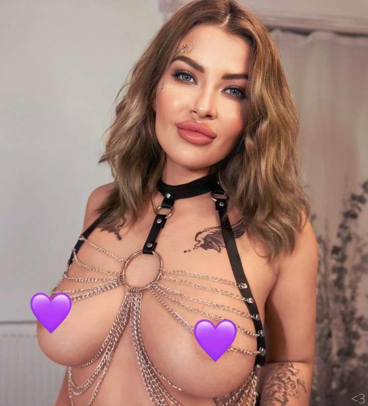 𝐇𝐎𝐓 𝐒𝐋𝐔𝐓𝐓𝐘 𝐂𝐇𝐈𝐂𝐊 WITH 𝐇𝐔𝐆𝐄 𝐓𝐈𝐓𝐒? YES, THIS IS @scarlettblaze..