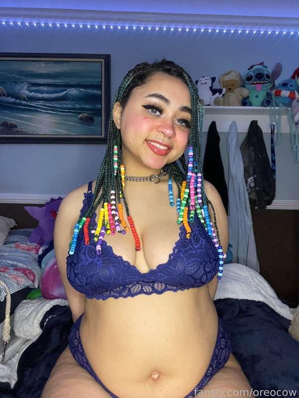 Fun fact about me: I’m a slut for anything blue🤭😇
I’m also a slut for daddy but we weren’t talking about that🤭🤭
#lingerie #undies #chubby #bigtits #bigass #thick #tits #ass #collared #submissive #FYP
