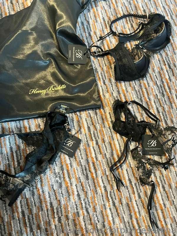 This thong has the perfect level of see through, in my opini..
