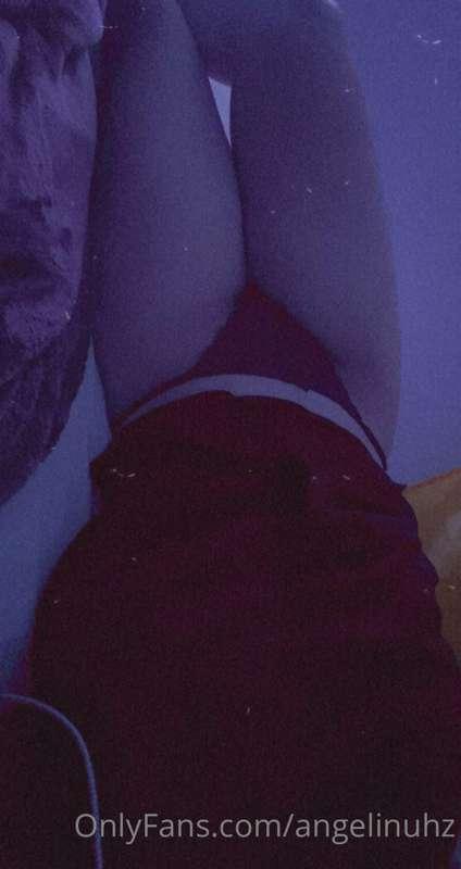 gave the first sub who liked my photo an exclusive photo… so..