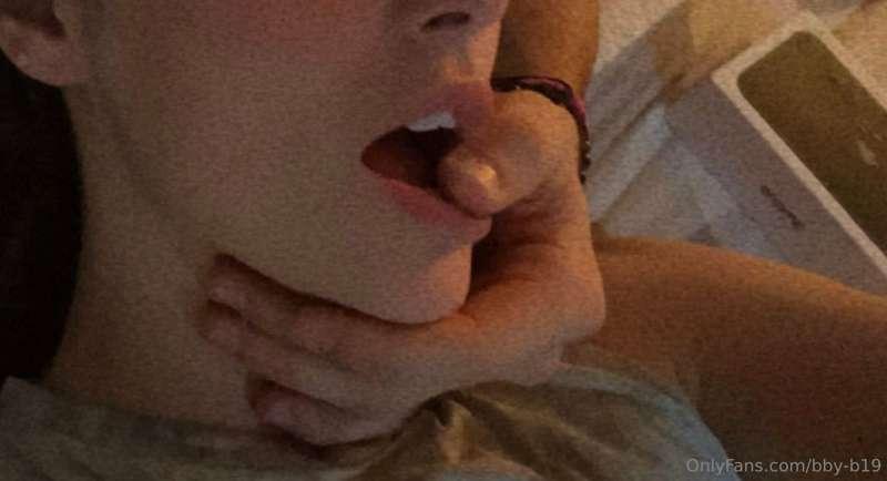 Your hands around my throat... Please😫