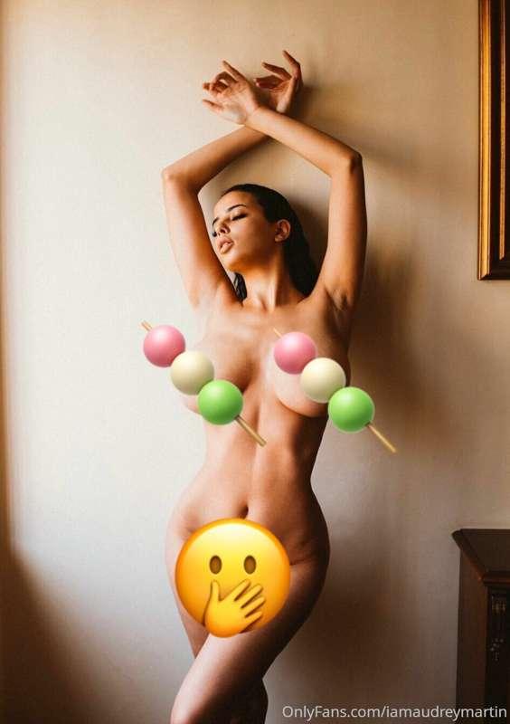 Chi vuole ammanettarmi al muro… ???😏🙈
Xoxo Audrey🌷

Who want..
