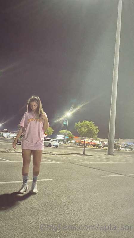 Do you think i’m sexy with my shirt oversize?😏💦