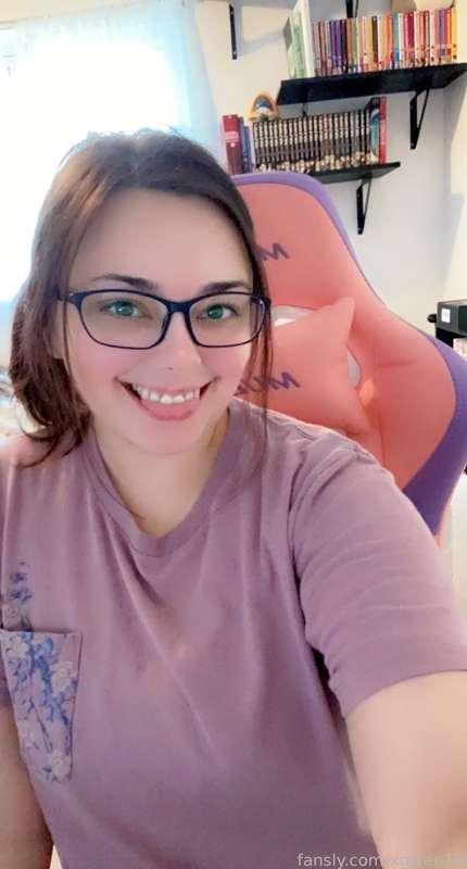 I’m feeling super cute today 🥰

Would you cuddle with me while I read manga? 🥺