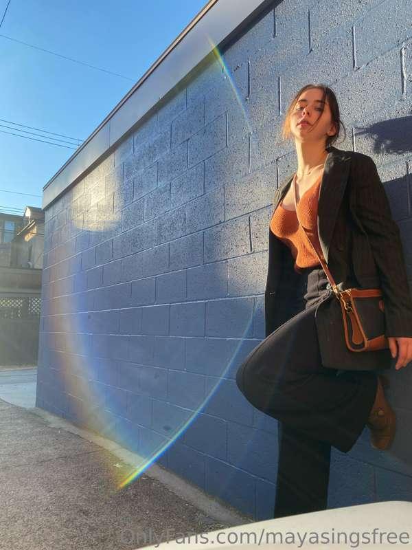 It’s a no bra cloth shirt kind of vibe…