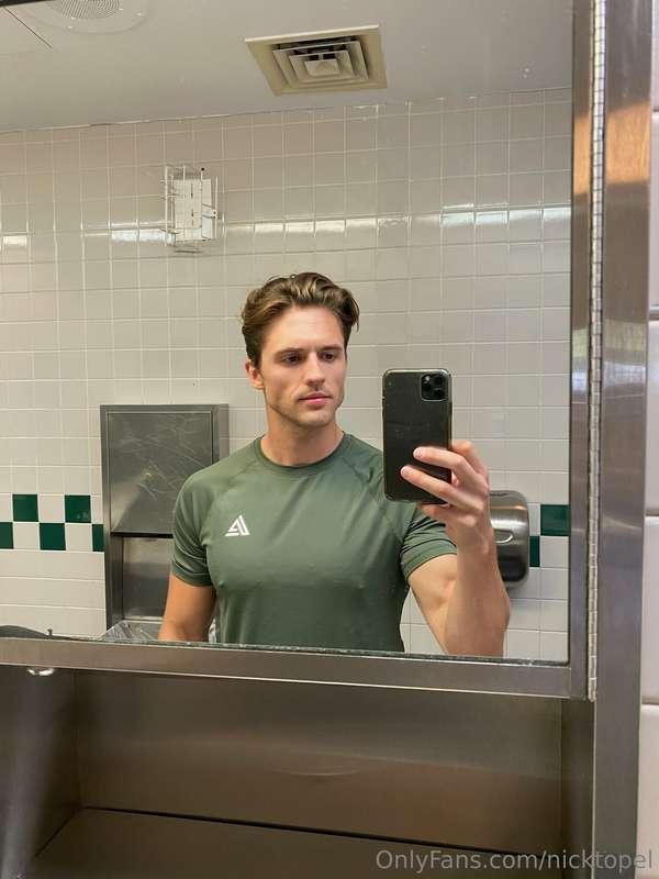 I know the first thing you noticed in this pic was my hard n..