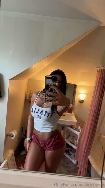 This mirror loves me… but I’d rather have your eyes on me. 🔥