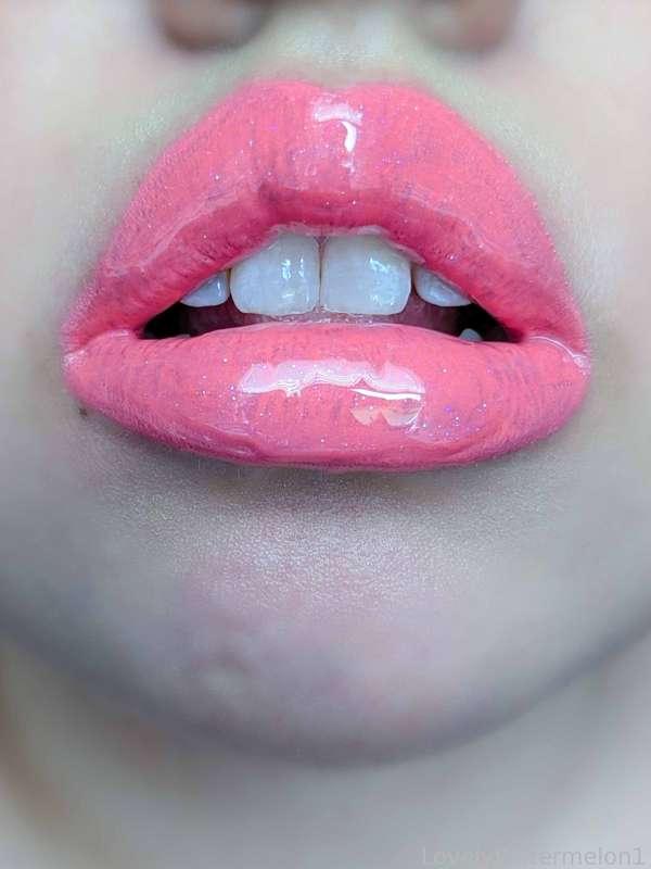 Here's a fun bright lip for summer! ☺️🌸 Love this color sooooo much! It's probably one of my favorites haha. Just a pale, bright, almost neon coral pink! 🪸🩷 

#FYP #LipstickFetish #Lipstick #Lips #LipGloss #MouthFetish #Mouth #Oral #Tongue #Tease #UpClose #Kisses #LovelyWatermelon1 #MoodyWatermelon1
