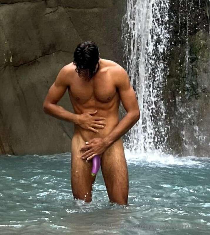 Does anybody else love getting naked outside?? 😉😉