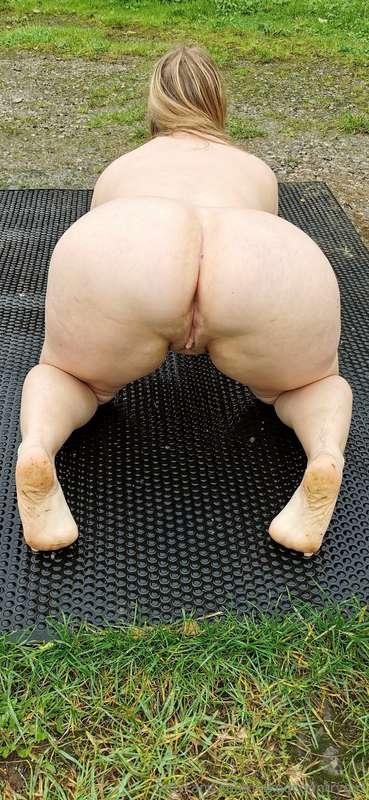 Just hanging around on my hands and knees wondering if the f..