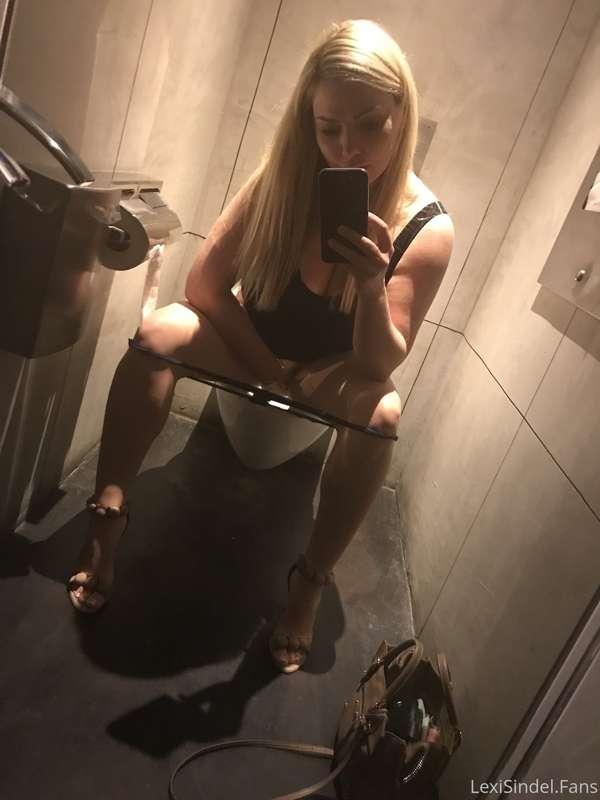 Greetings from inside the stall.
