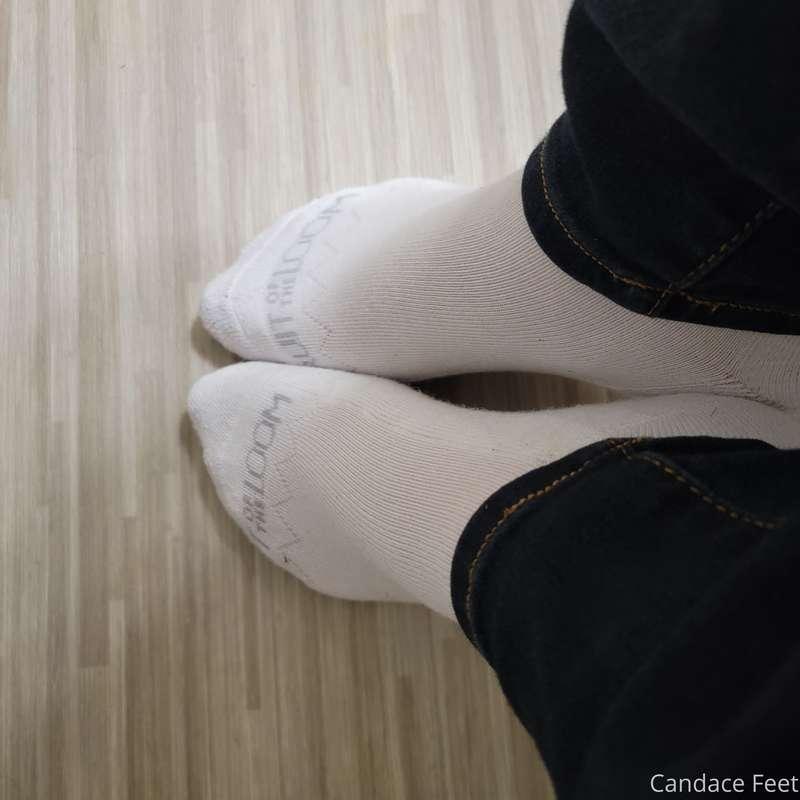 Gonna start selling my worn socks on Snifffr 🧦 First pair he..