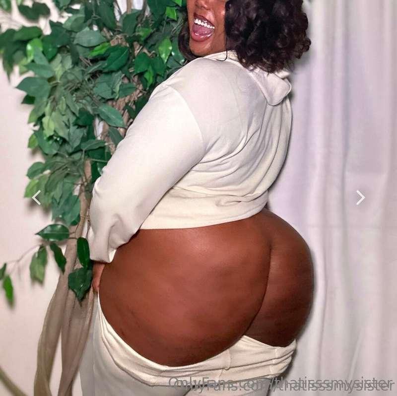 I need to be fucked from behind so so bad 😫🍆😽