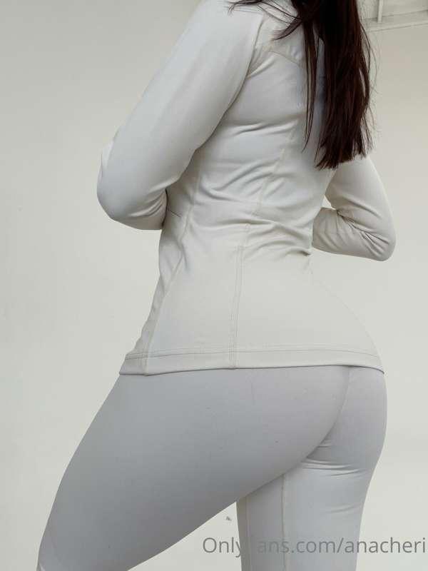 *Something about that all white* for New Years seems SO appr..