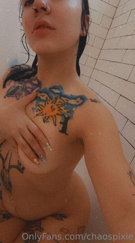 Let’s play in the shower 😘