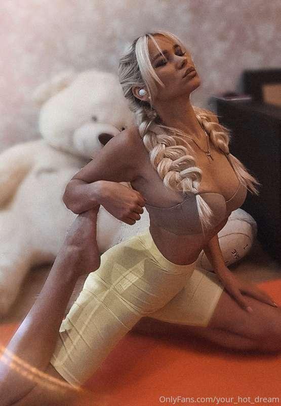 Who if not you will please with your cock tonight? 💦👅