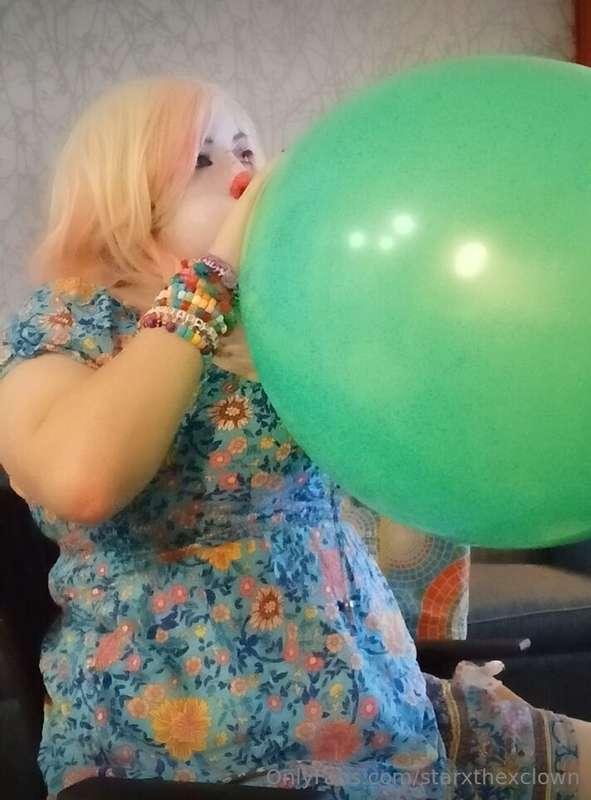 Blow to pop an 18" green balloon 😜🎈🗯️