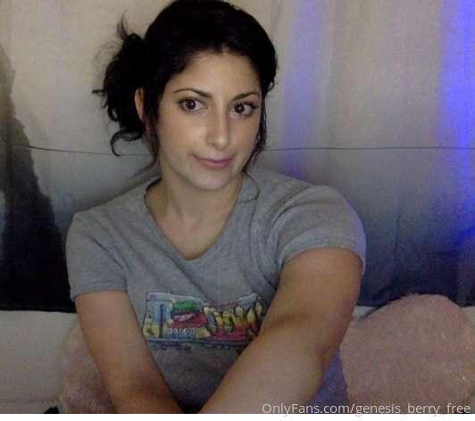 Live on Streamate ! Only 15 mins late, but hey not so bad!
C..