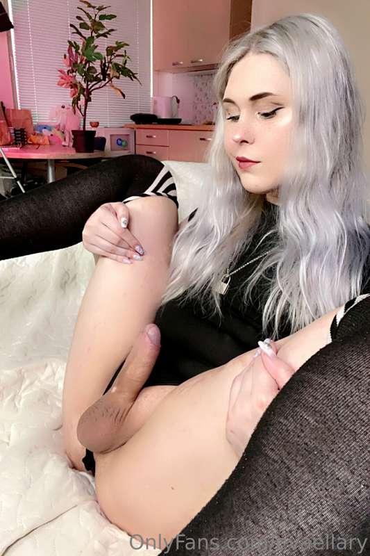 Wanna see more cumshots? 🖤