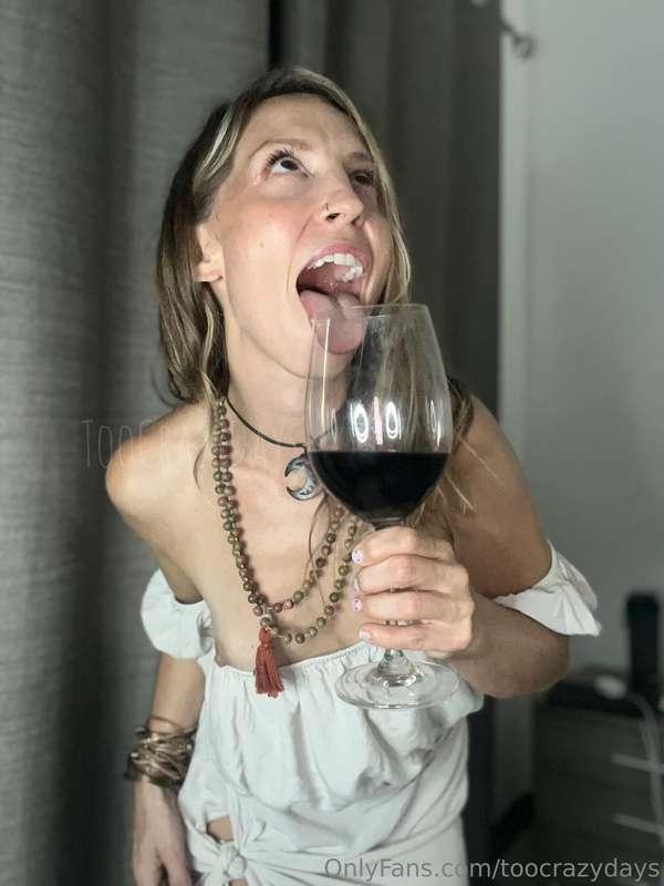 Happy Titty Tuesday! These titties pair well with a nice gla..