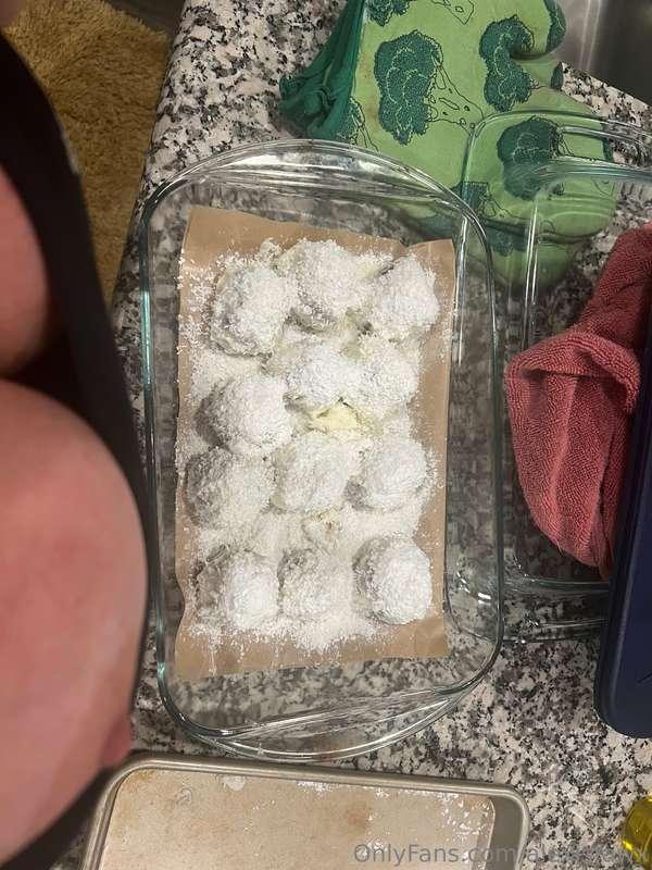 Made these Snowballs and had a Nip slip … LIVE SHOW TODAY 7p..