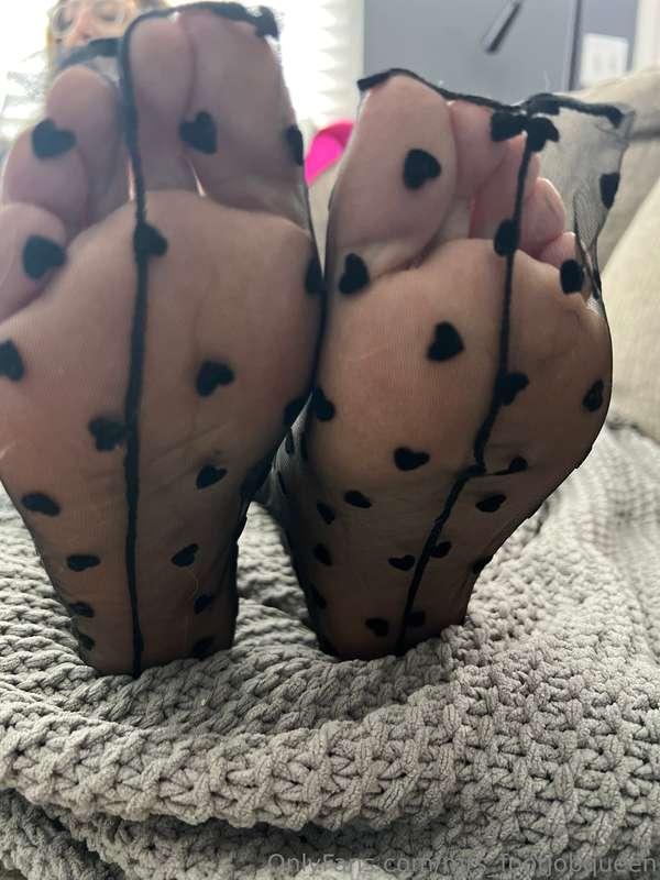 mrs_footjobqueen image #4