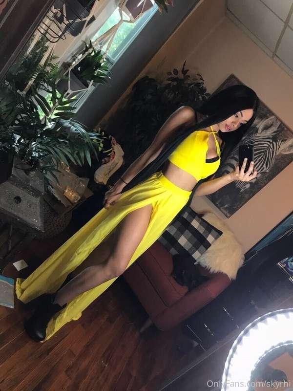 Subscribe to my HOT friend 🥵 She'll send you extra spicy con..