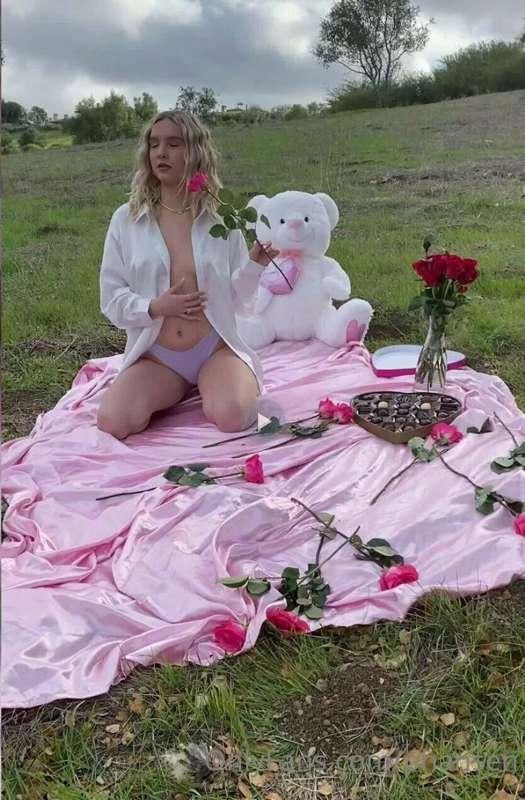 Since it's almost valentine's day💗💗💗Here are some sexy pics ..