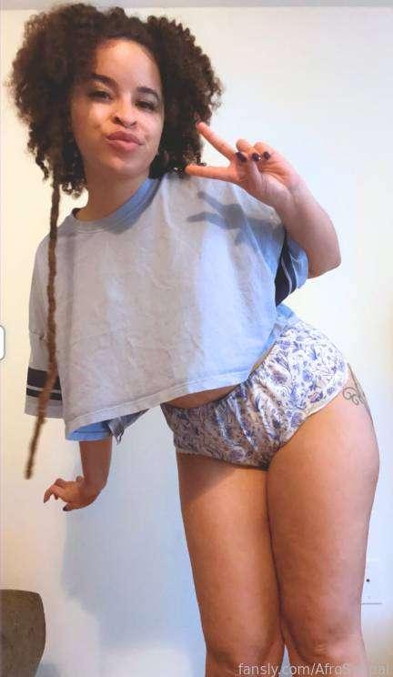 Front or Back?

😏 

#fyp #cutie #naturalhair #afro #smile #petite #smallboobs #bubblebutt #peachbottom #multiracial #curlyafro 