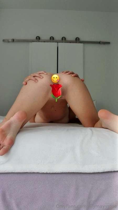 Spreading both holes open😳 Full body nudes uncensored in you..