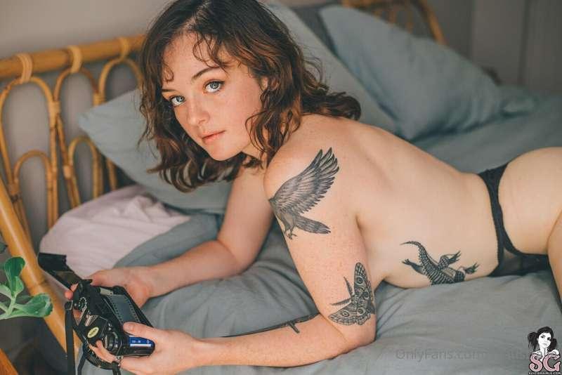 How gorgeous does @honeyandfur look in 
CLOSE-UP

www.suicid..