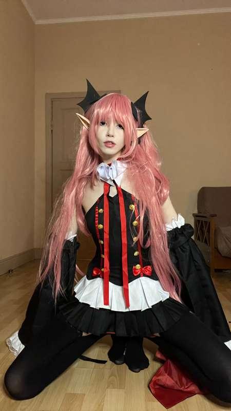 there will be a stream today at 10:00 moscow in cosplay krul from the last seraphim