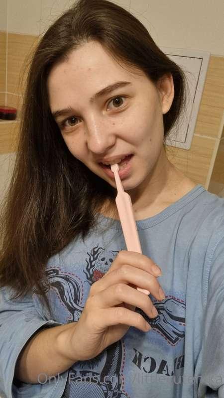 Stripping while brushing teeths? 😅