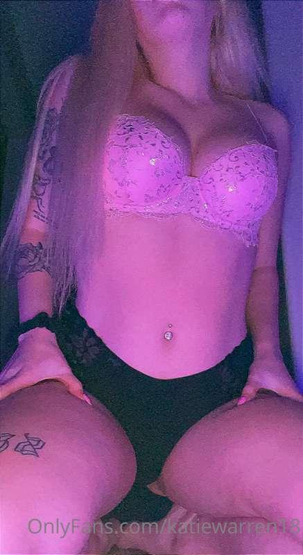 Do you wanna cum all over my holes daddy? 💦 tip me $10 & che..