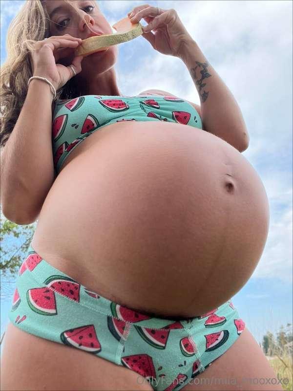@m0rninggl0ry is the all natural MILF of your dreams ☁️🌙auth..
