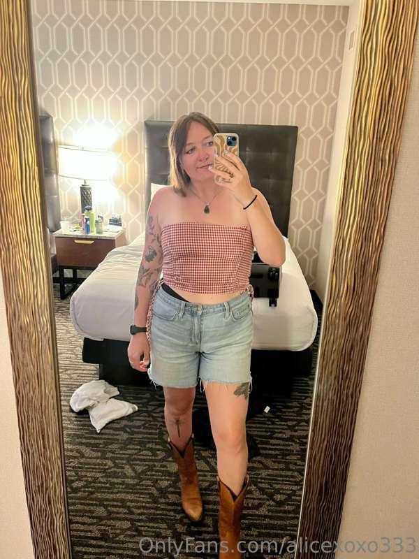 Ready for a girls night out✨