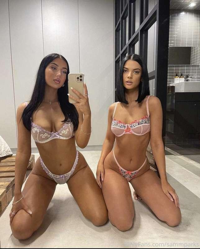 some bestie action for your day 😇👯‍♀️