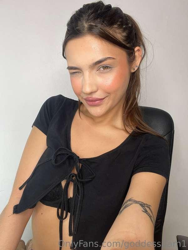 sexting alllll weekend... slide into my DMs 🐱