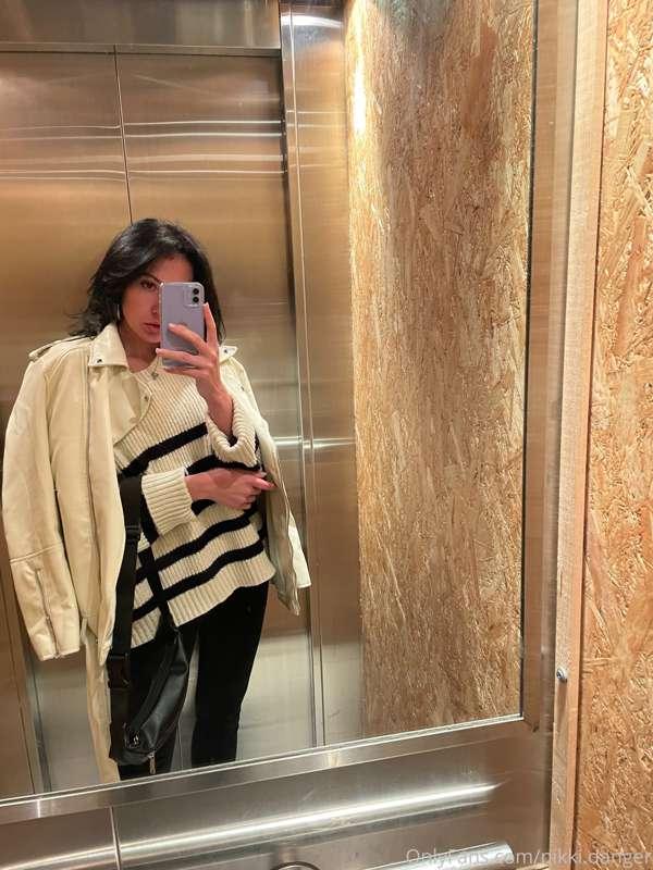 Sometimes i imagine how we kiss in elevator😍