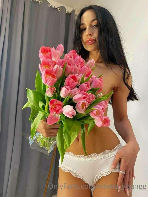 kitana_youngx image #1