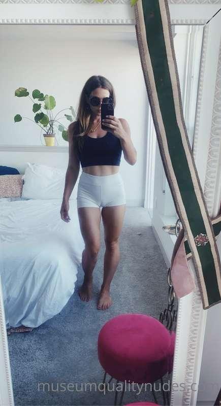 I just sent out a nice DM of this outfit,  it buy this is yo..